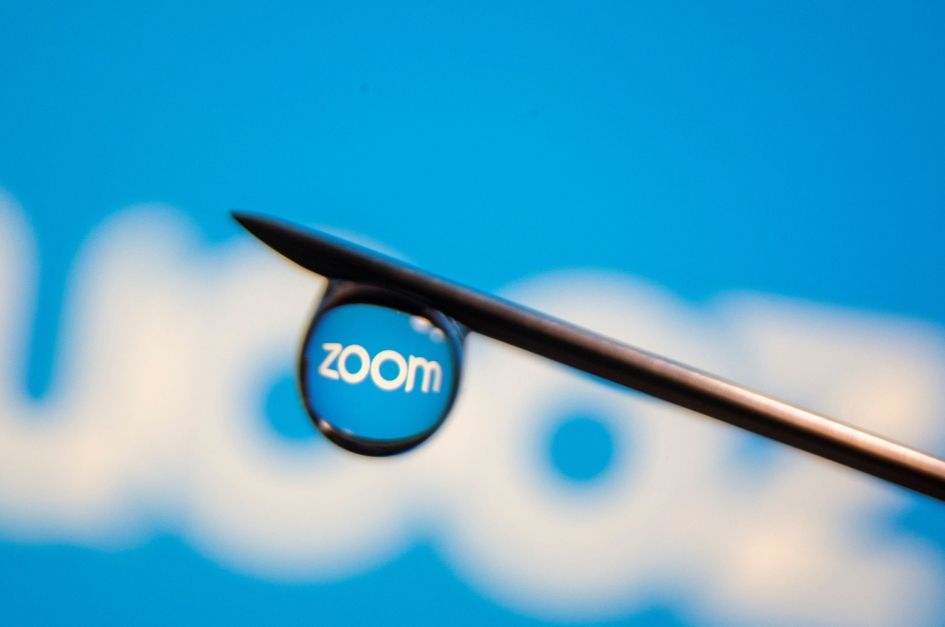 Zoom eleva projeção de receita anual devido a forte demanda por seus produtos com IA