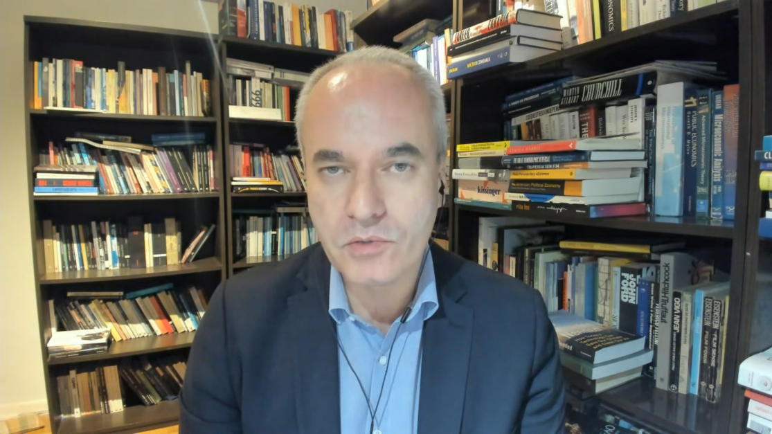A indústria que cresce no Brasil é vinculada à produção de commodities, afirma economista