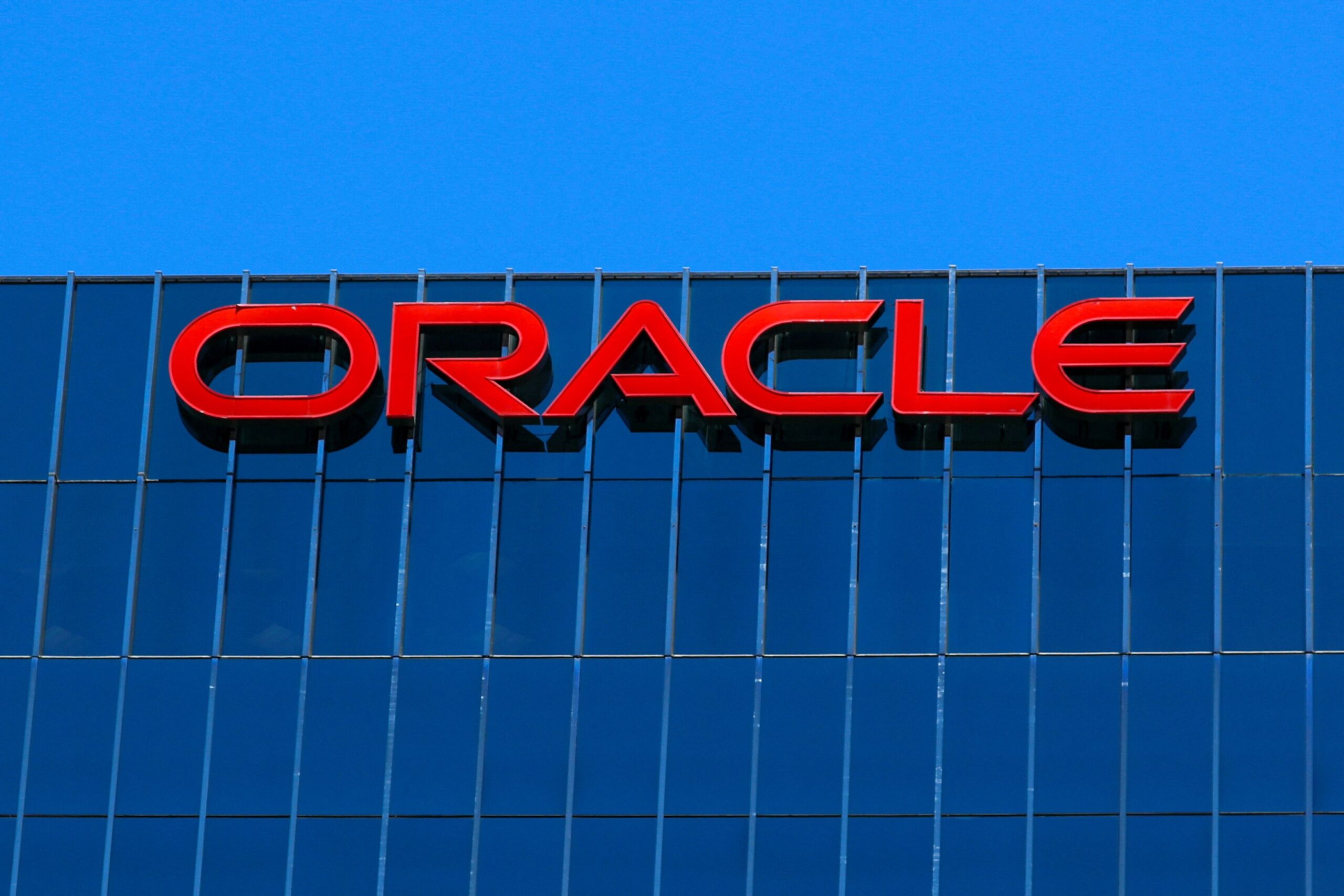 Ações da Oracle disparam com impulso de IA em serviços em nuvem