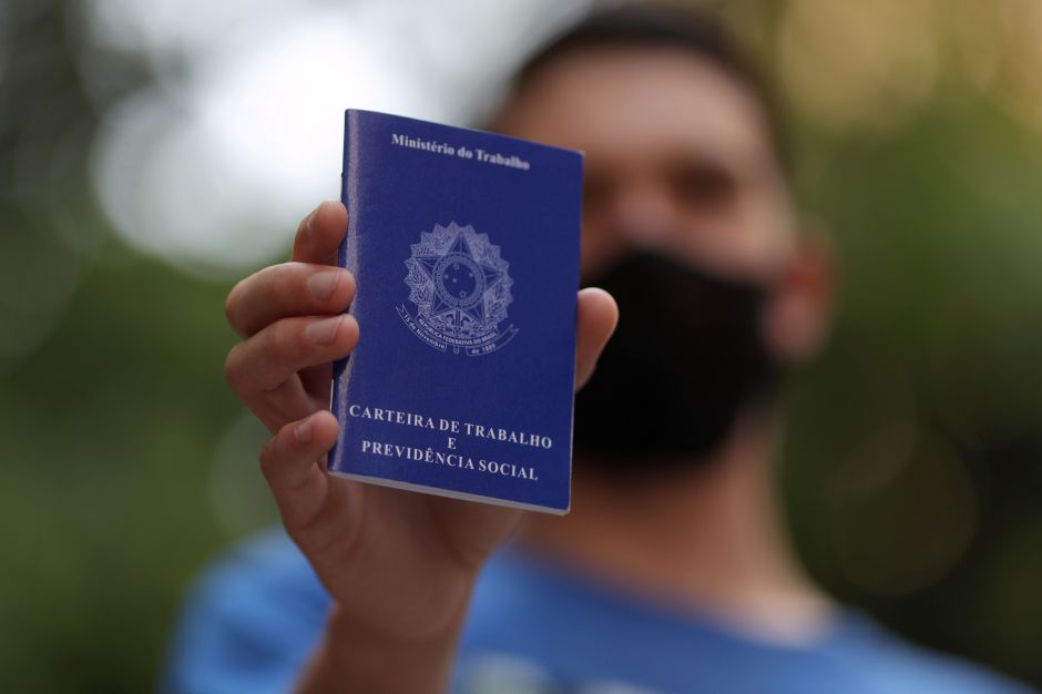 Aquecimento da atividade econômica impulsiona geração de novas vagas, diz economista à CNN
