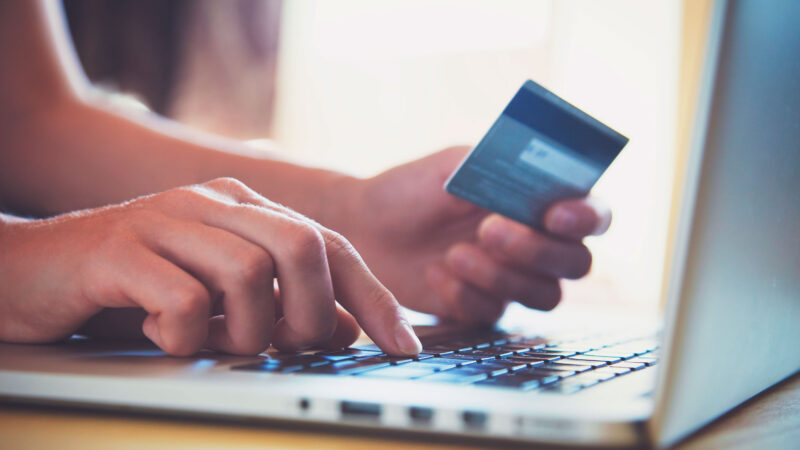 Fraudes online em 2024 tiveram valor 60% maior que vendas reais, diz Visa