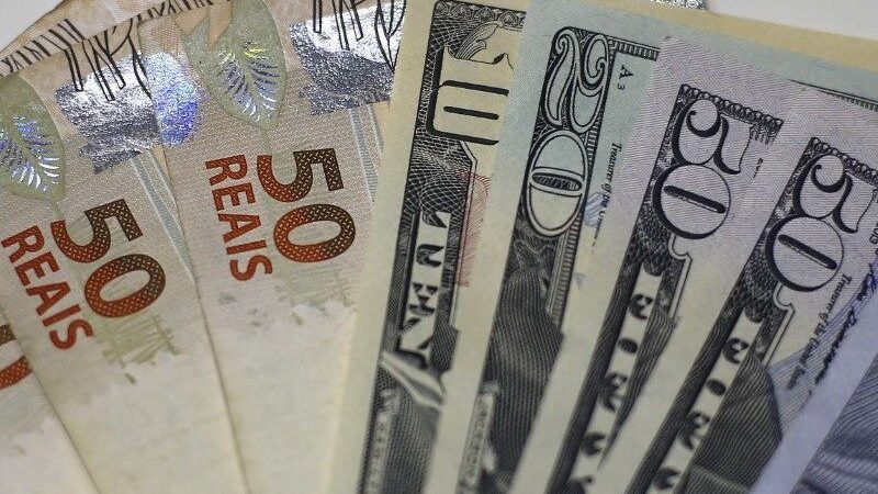 BC vende 14.700 contratos de swap cambial, equivalente a US$ 735 mi, em operação extra