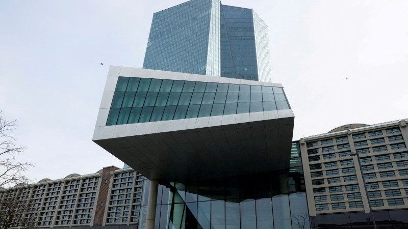 BCE deve continuar cortando juros gradualmente, diz economista-chefe