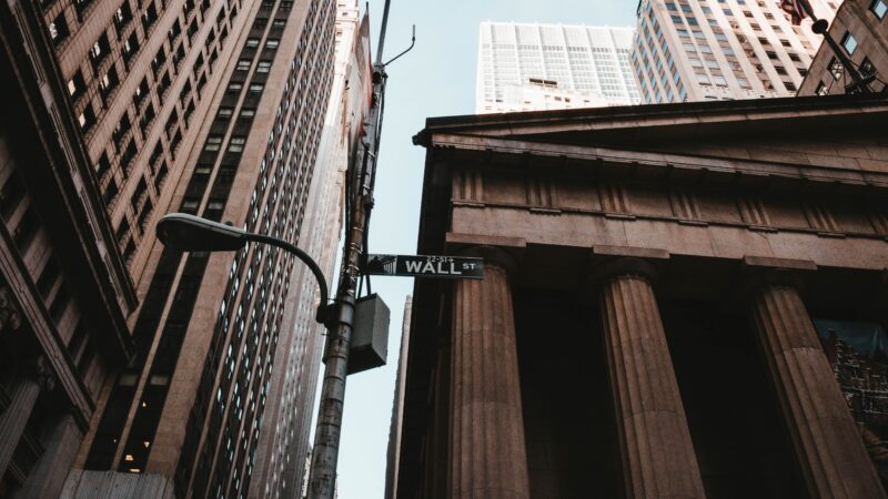 Bolsas de NY sobem em meio a perspectiva de corte maior nos juros pelo Fed