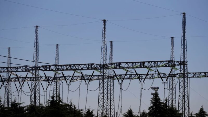 Consumidor de energia paga R$ 100 bi por ano em ineficiências e subsídios, diz Abrace