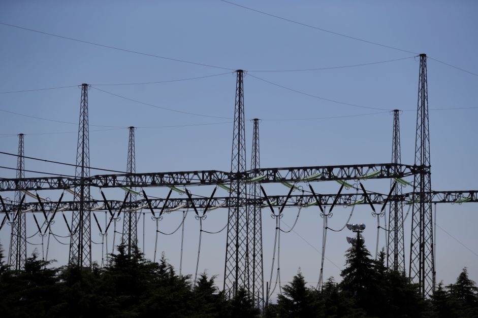 Consumidor de energia paga R$ 100 bi por ano em ineficiências e subsídios, diz Abrace