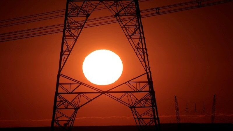 Conta de luz terá bandeira vermelha 2 em outubro, com custo extra a cada 100 KW/h, diz Aneel