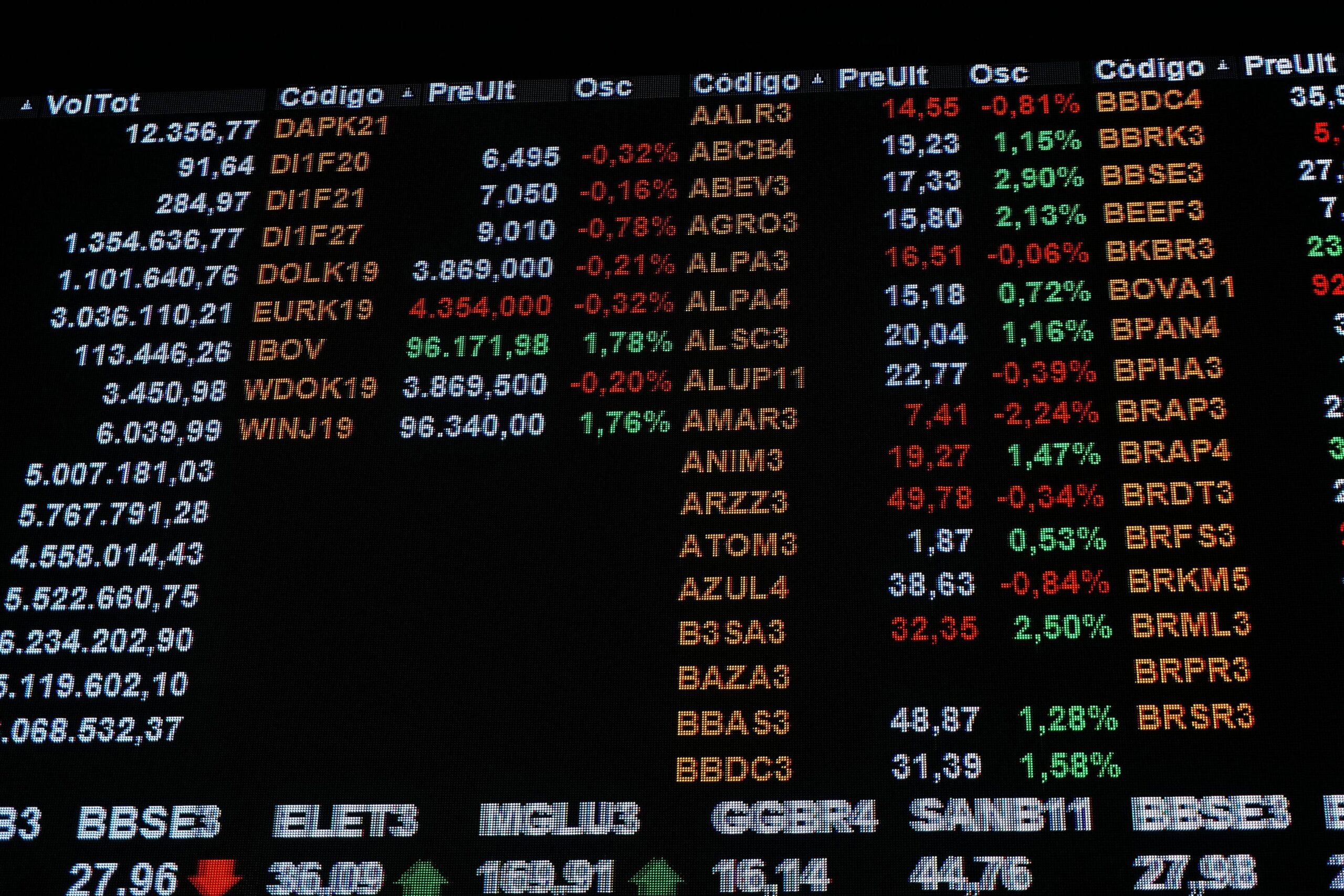 Ibovespa abre em alta de 0,84% aos 131.595 pontos; dólar cai 0,64%