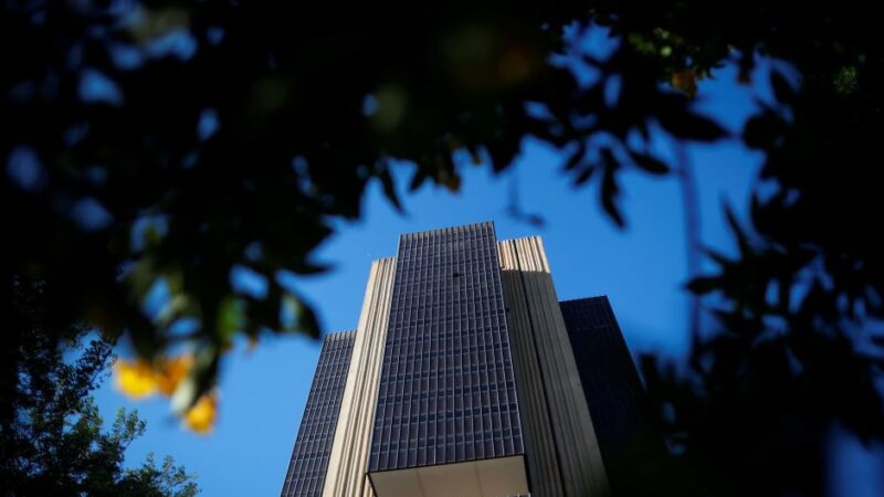 BC faz nesta segunda (20) leilões de dólar, para conter valorização