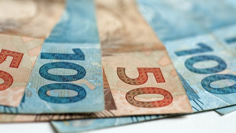 Governo estima arrecadar R$ 700 milhões com “taxa das blusinhas“ em 2024