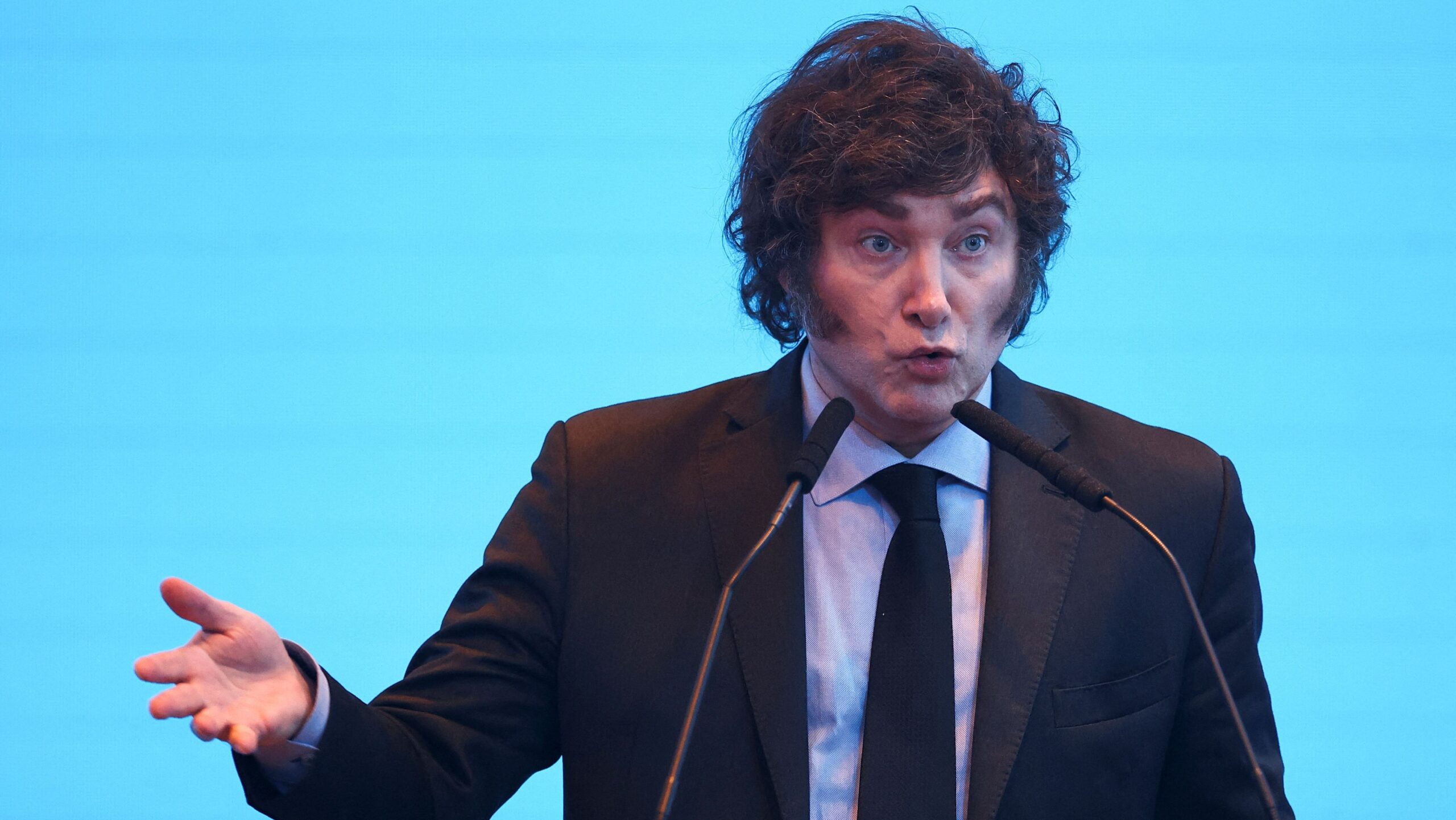Milei promete equilíbrio fiscal, prevê déficit zero e inflação de 18% em 2025