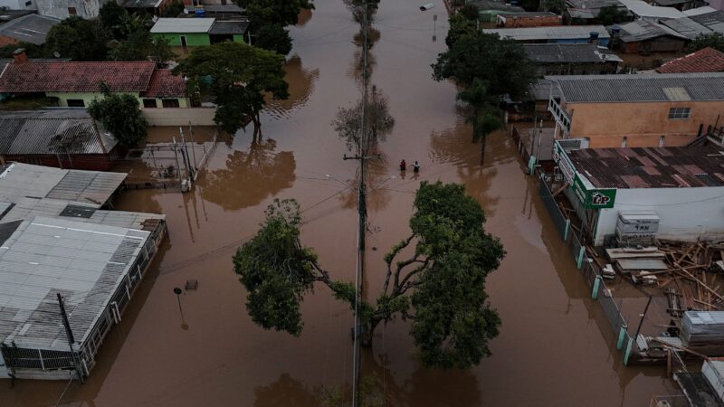 Pedidos de indenização por enchentes no RS podem chegar a R$ 8 bi, diz CNseg