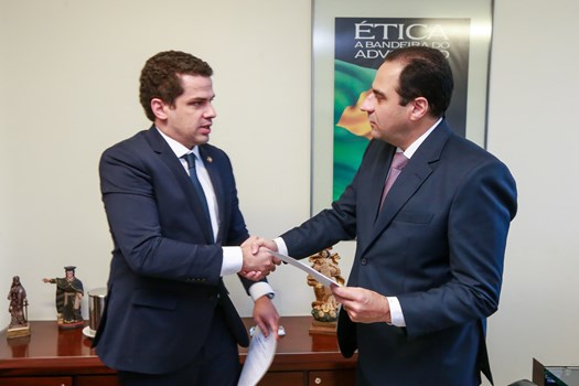 Presidente da OAB discute a tramitação da PEC da sustentação oral com o senador Castellar Neto – Jornal Advogado – Em Mato Grosso