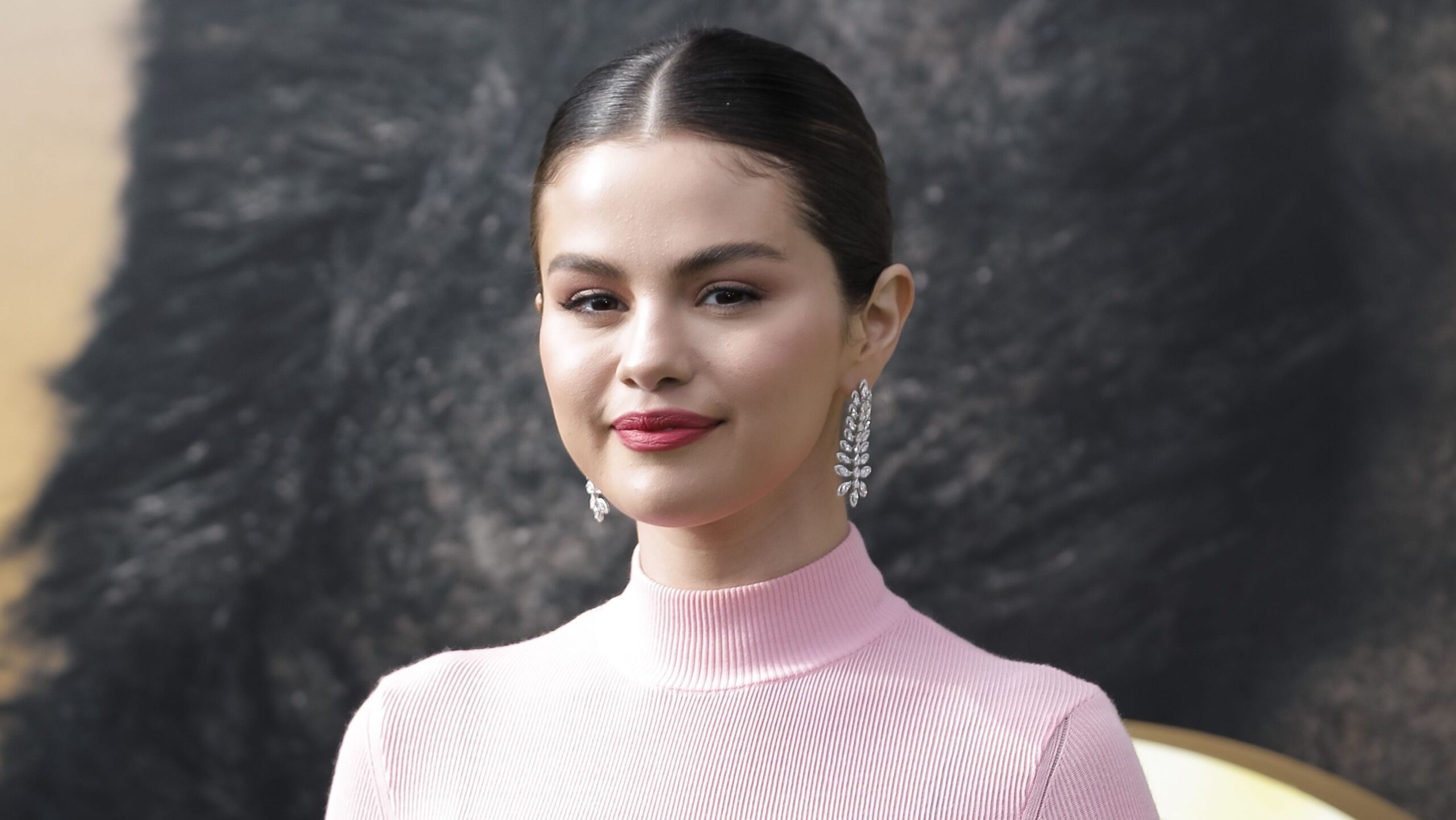 Selena Gomez se torna bilionária ao alcançar patrimônio líquido de US$ 1,3 bi