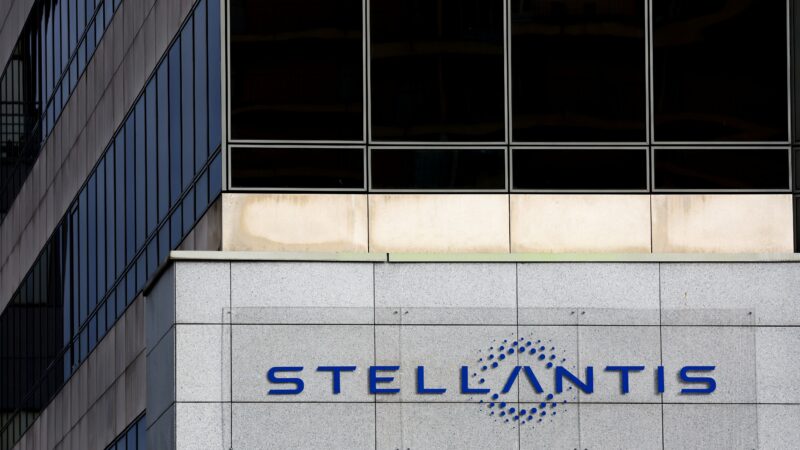 Stellantis trabalha para evitar fechar fábricas como a Volkswagen, diz CEO
