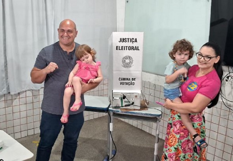 Abílio Brunini brinca na hora de votar “Eleição aqui é uma adrenalina, como final de Copa do Mundo nos pênaltis” – Jornal Advogado – Em Mato Grosso
