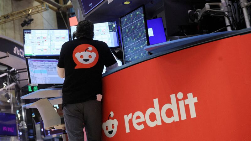 Ações do Reddit saltam 22% após projeção de receita acima do esperado