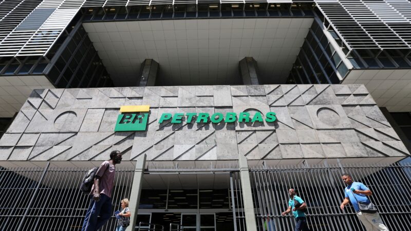 Ainda é cedo para Petrobras reavaliar preços por alta do petróleo, dizem analistas