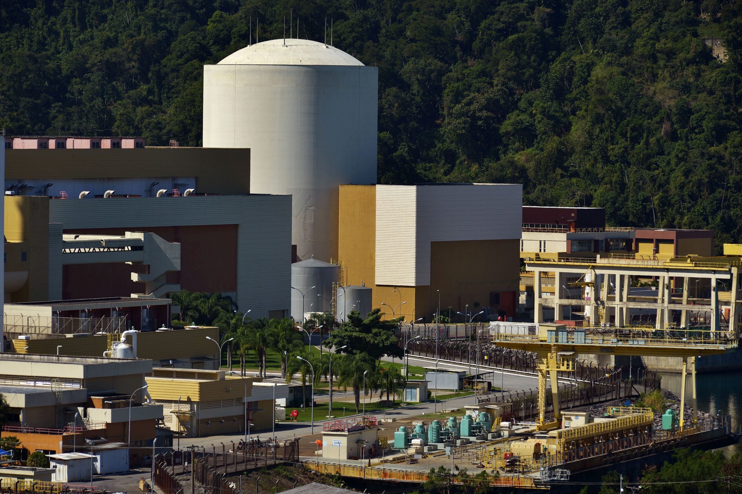 Angra 1 reduz potência em quase 100% após problemas em linhas de transmissão da Eletrobras
