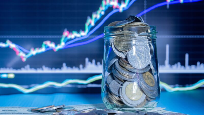 Dólar devolve ganhos e renda variável recupera em janeiro; veja rendimentos
