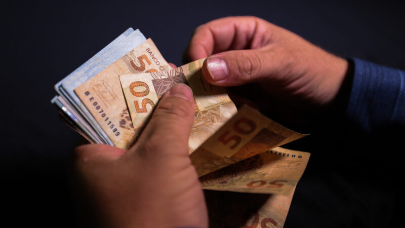 Avaliada pelo governo, limitação de “supersalários“ poderia gerar economia de R$ 5 bi