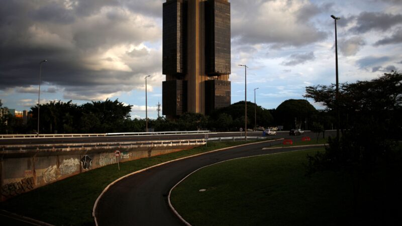 BC diz que inflação ficará acima da meta até 3º trimestre de 2025