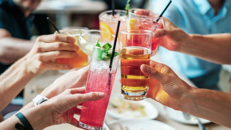 Bares e restaurantes seguram repasse de preço aos consumidores, diz associação