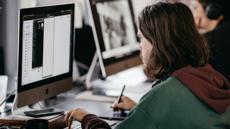 Bem-estar: 90% trocariam de emprego por saúde mental, satisfação ou felicidade, diz pesquisa