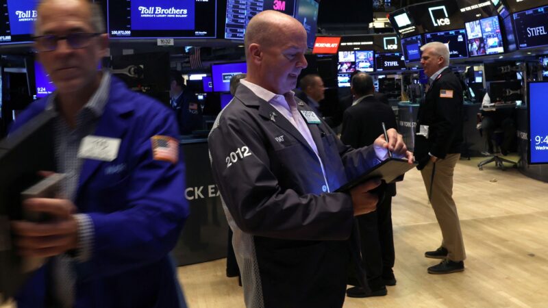 Bolsas de NY fecham em baixa com geopolítica e falas do Fed no radar