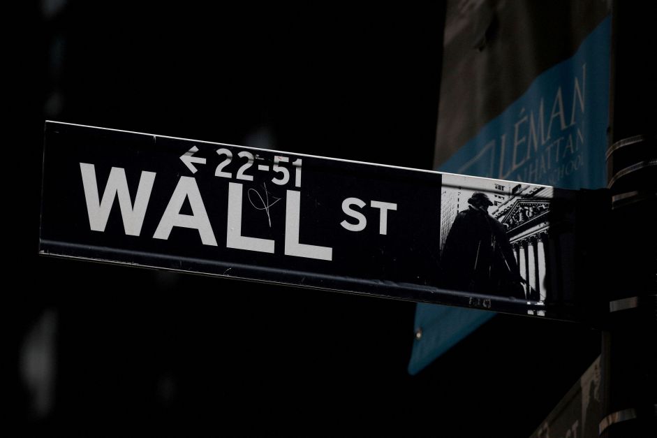 Bolsas de NY recuam de olho em dados dos EUA e conflito no Oriente Médio