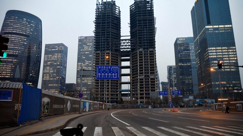 China injeta meio trilhão de dólares para crise imobiliária; mercado considera insuficiente