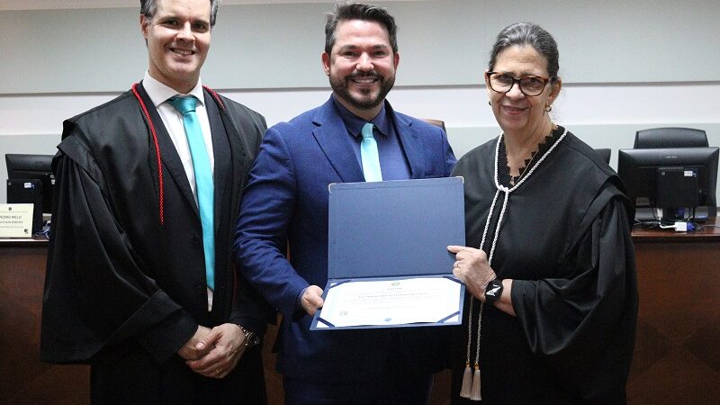 Despedida em seção solene de Eustáquio Inácio de Noronha Neto do TRE-MT – Jornal Advogado – Em Mato Grosso