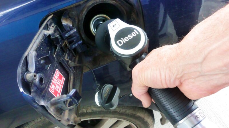 Petrobras anuncia aumento de R$ 0,22 no diesel a partir deste sábado (1º)