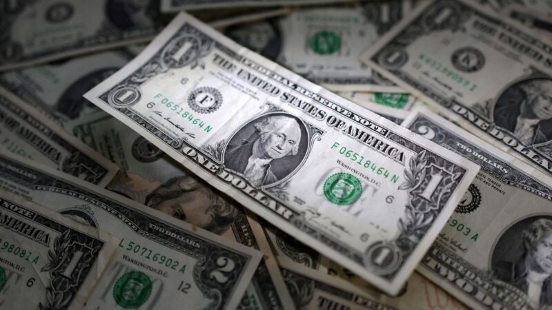 Dólar sobe na abertura com emprego dos EUA e conflito comercial no radar