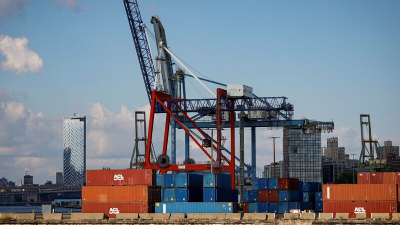 Em greve nos EUA, portuários da Costa Leste lutam contra automação; entenda