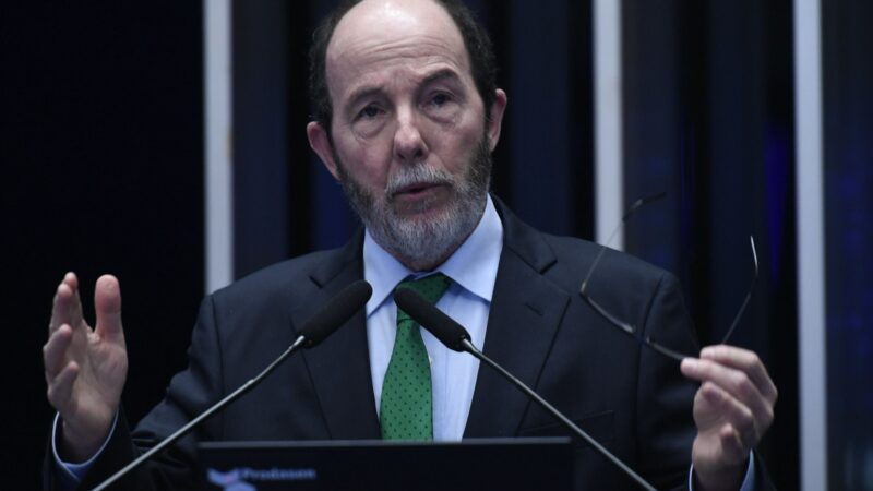Enquanto contas públicas estiverem fora do lugar, Brasil terá juro astronômico, diz Armínio Fraga