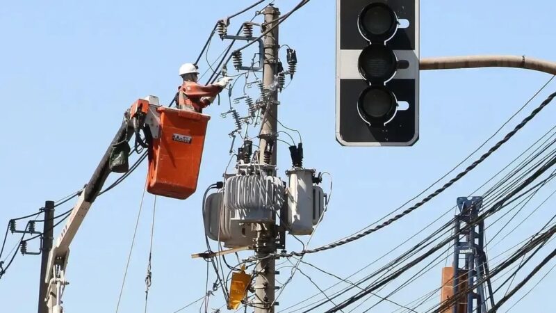 Enterrar fios em SP reduziria apagões, mas custaria R$ 20 bi somente no centro
