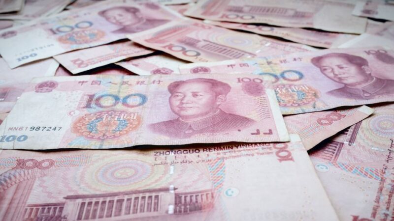 Falta capacidade para China se “desdolarizar”, diz especialista à CNN