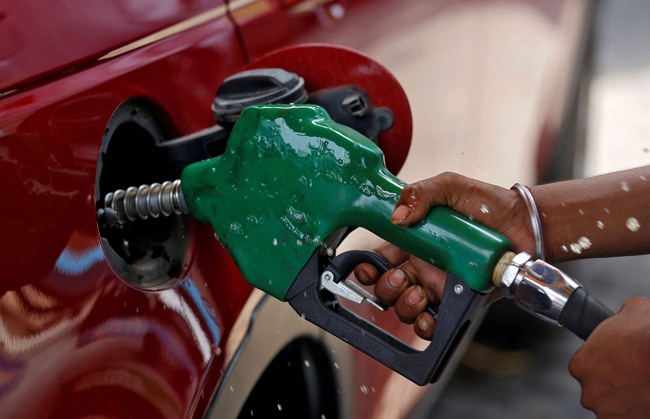 Gasolina vai subir? Veja como conflito no Oriente Médio pode encarecer combustíveis no Brasil