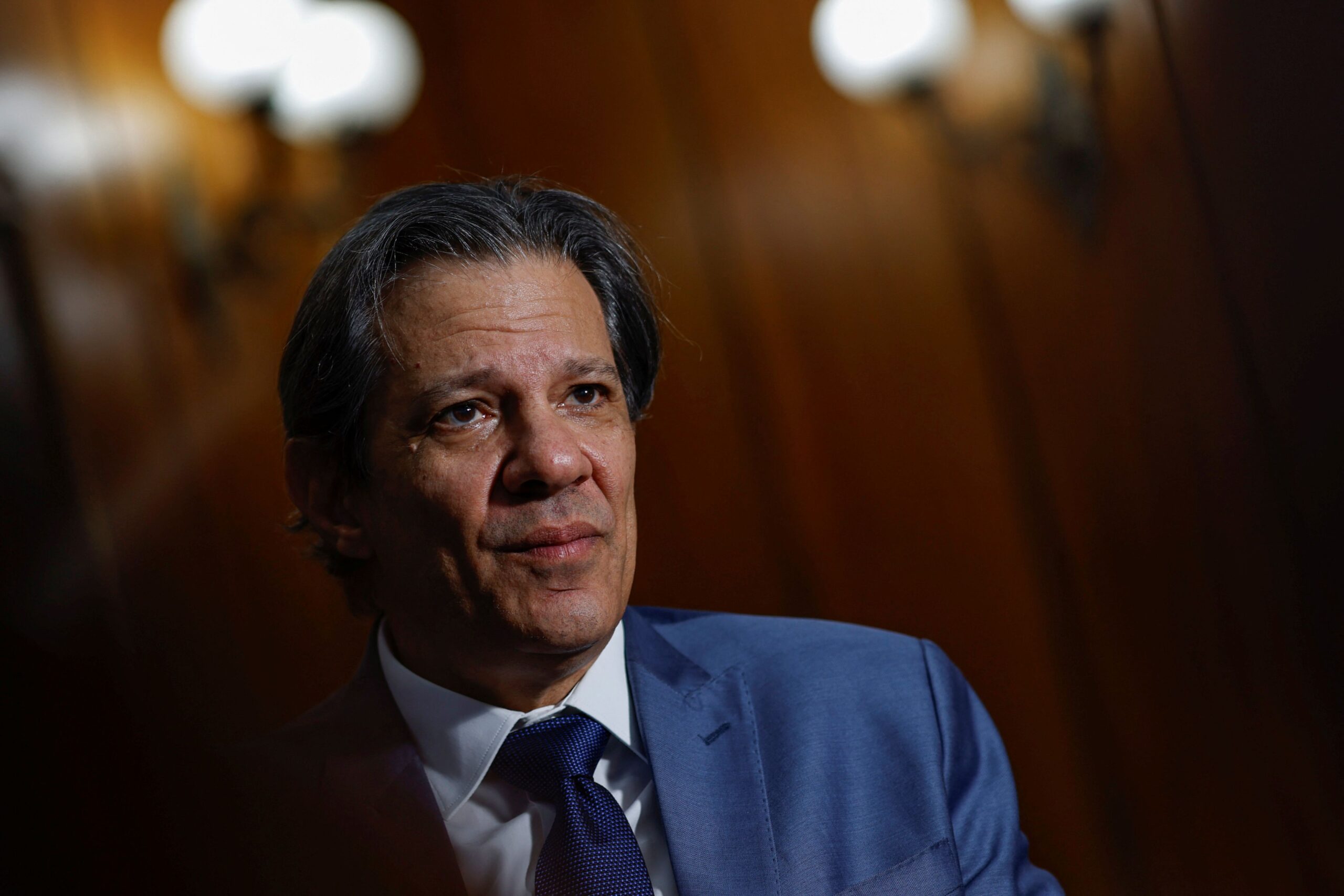 Haddad diz que Lula está “inclinado” a não permitir uso do cartão Bolsa Família em bets