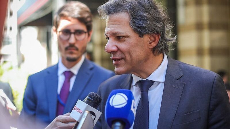 Haddad diz que vai discutir revisão de gastos com Lula quando voltar dos EUA