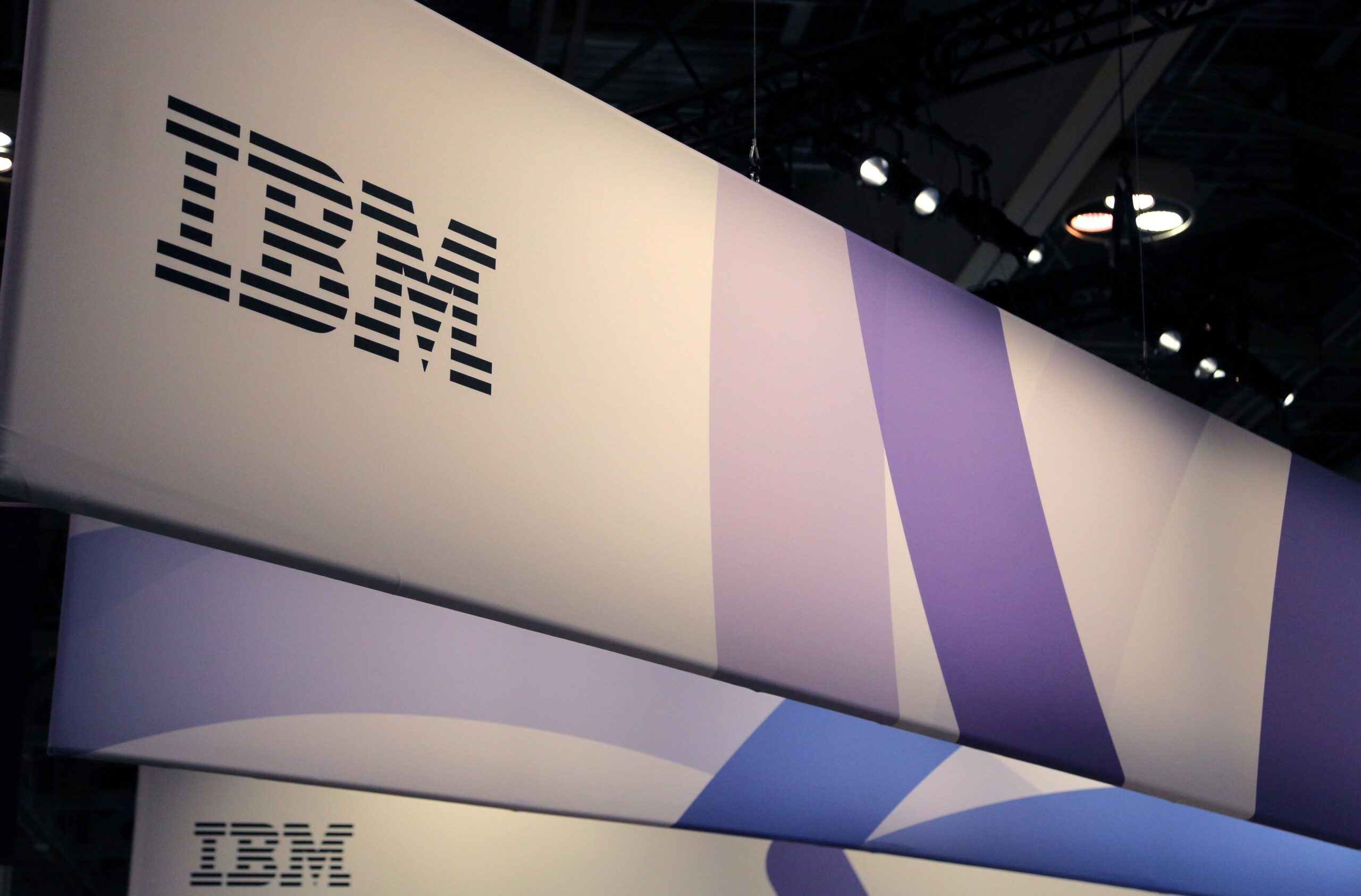 IBM tem receita abaixo das estimativas no terceiro trimestre; ações caem