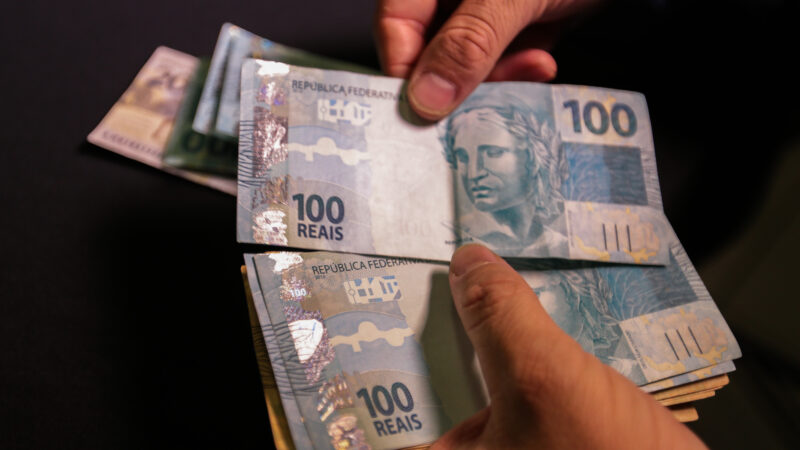 Incerteza na economia recua em outubro, mas se mantém moderada, diz FGV