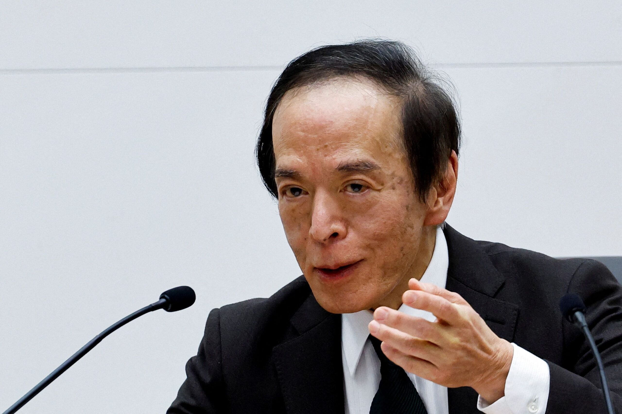 Incertezas sobre a economia do Japão e preços altos permanecem, diz Ueda, do BoJ