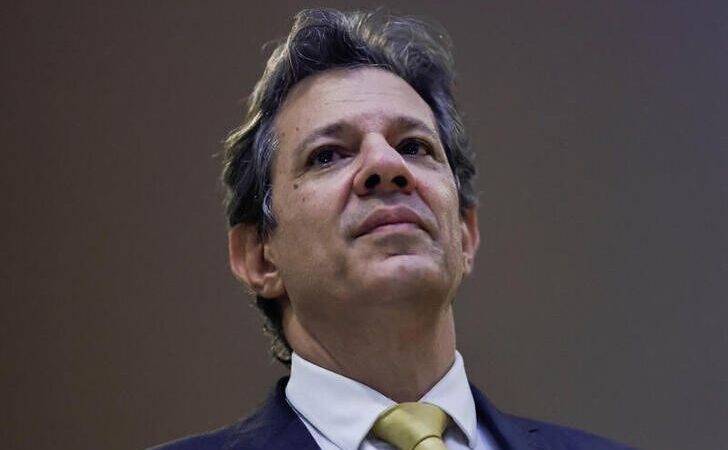 Haddad descarta subir IOF para conter alta do dólar e fala em “acomodação natural“