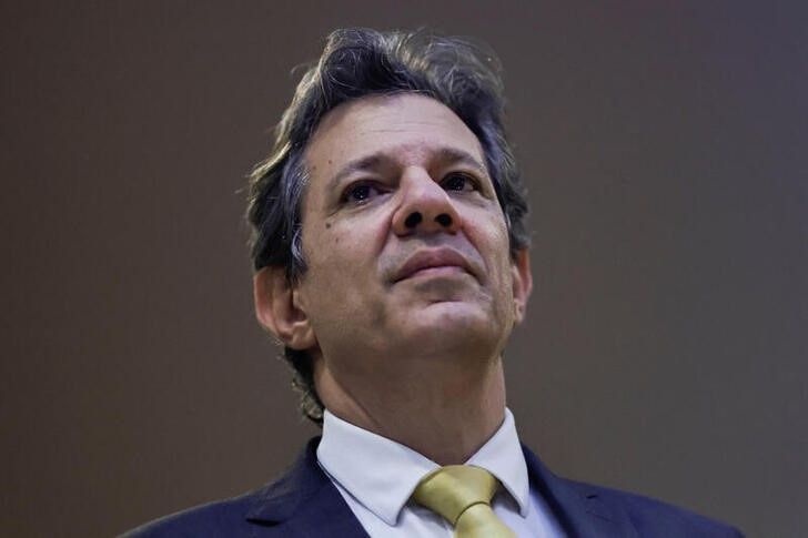 Haddad descarta subir IOF para conter alta do dólar e fala em “acomodação natural“