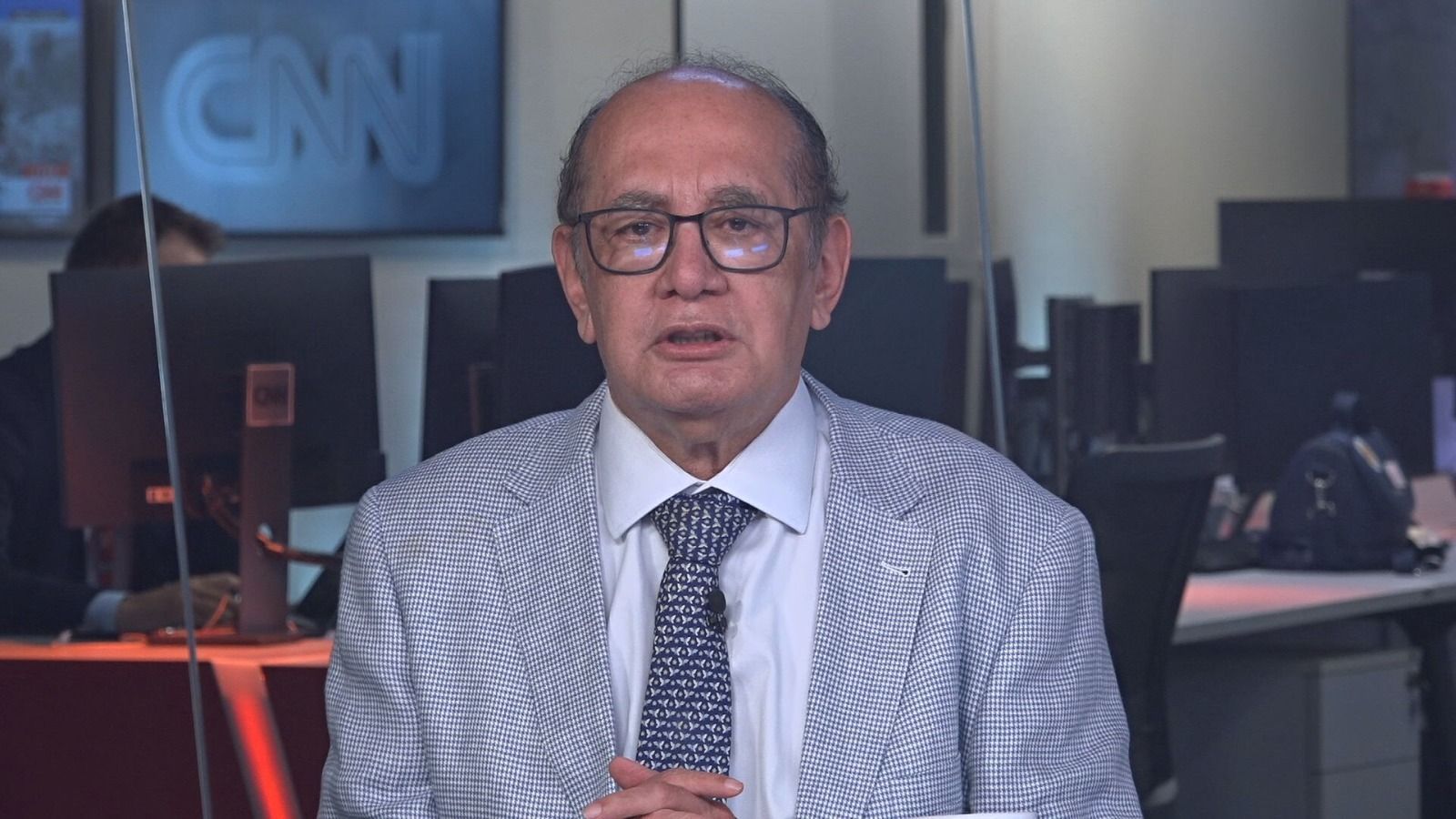 PEC que autoriza derrubar decisão do STF é “extravagante” e discussão, um “vexame”, diz Gilmar
