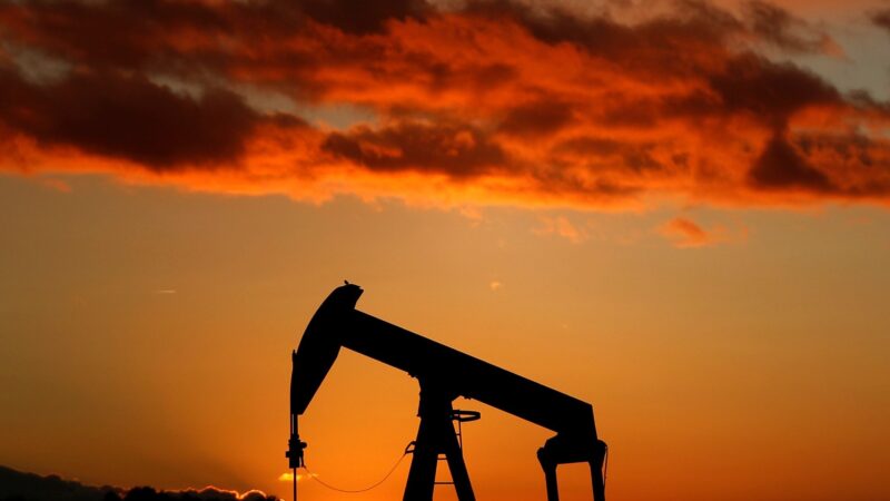Petróleo dispara mais de 5% com temor de escalada de conflitos no Oriente Médio