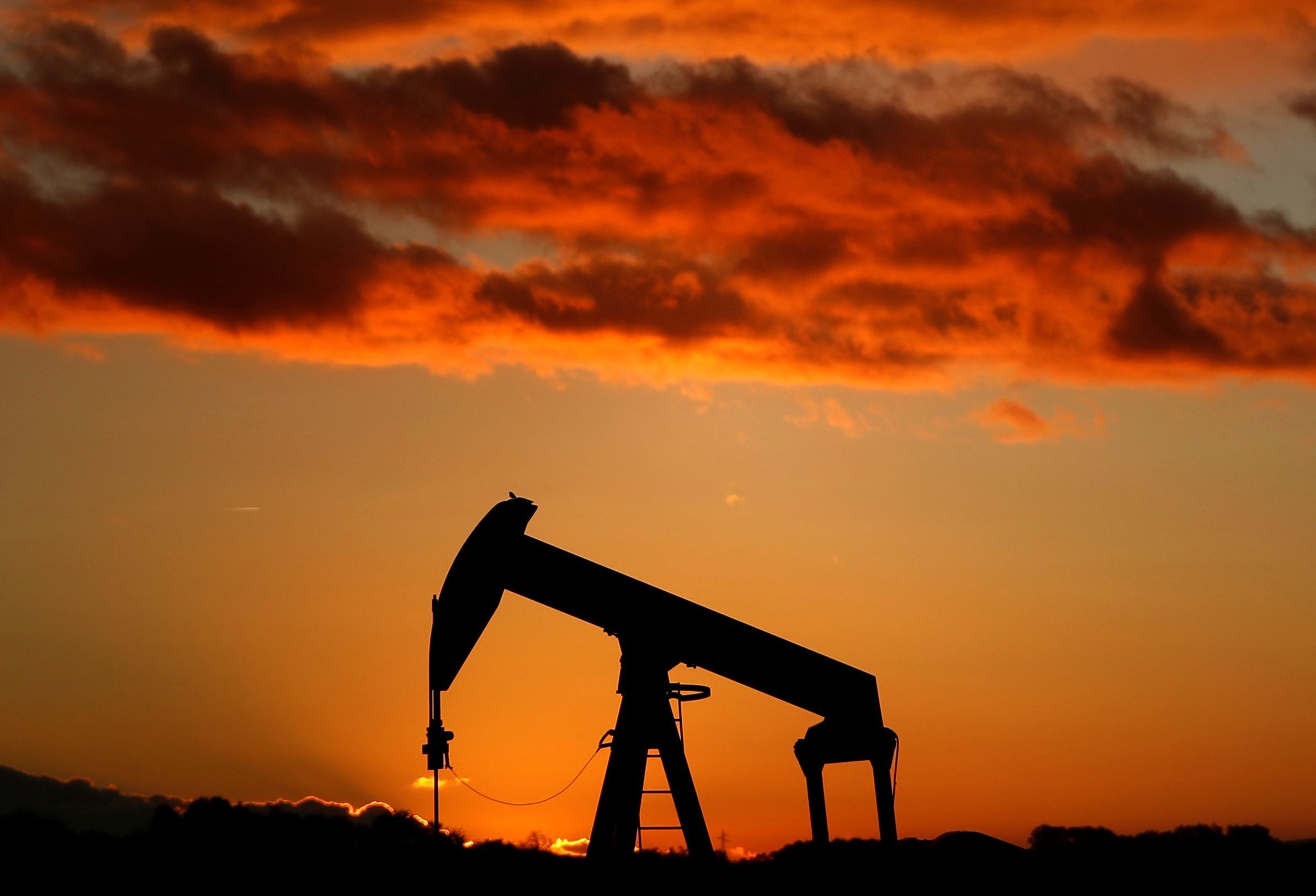 Petróleo dispara mais de 5% com temor de escalada de conflitos no Oriente Médio