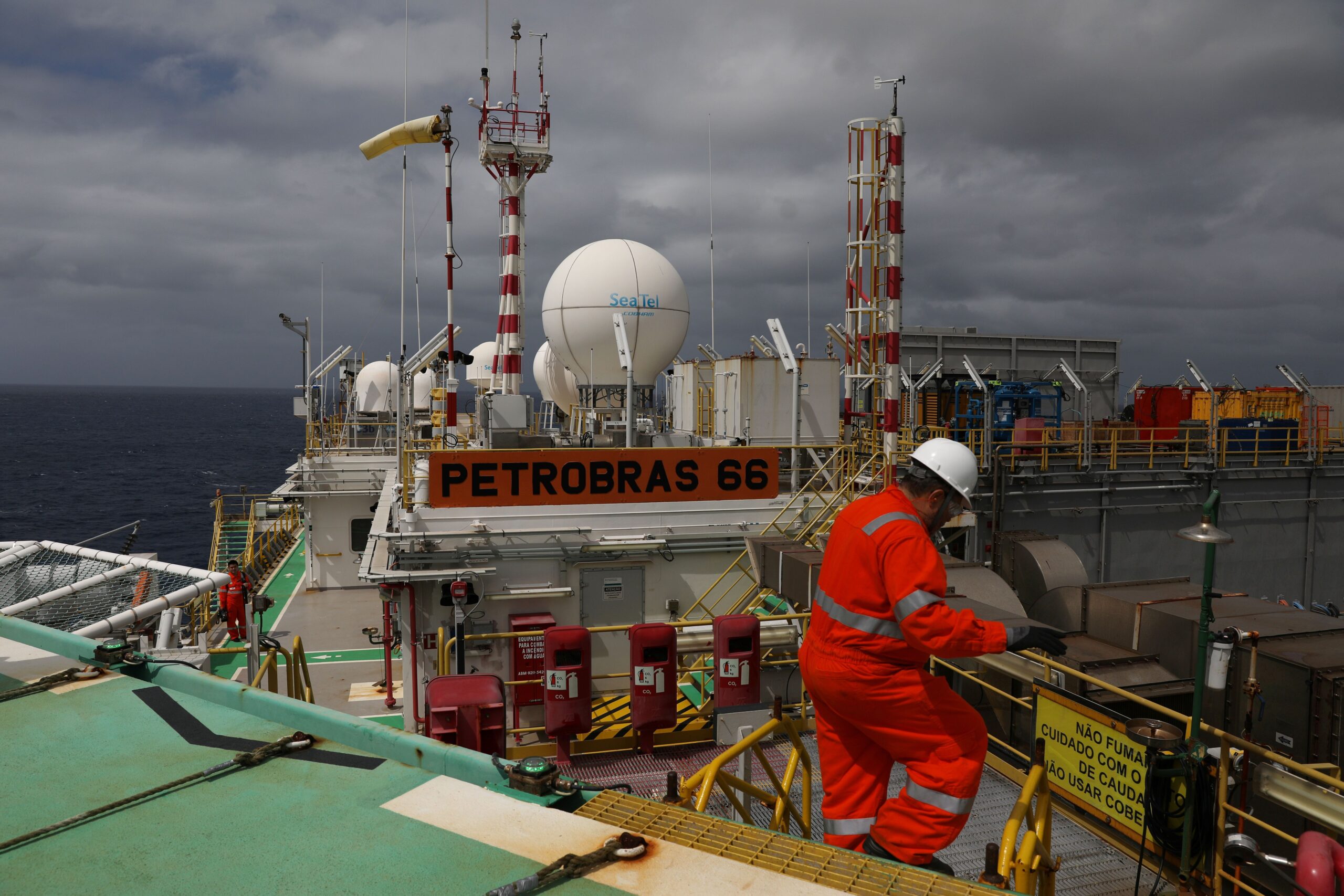 Petróleo estende perdas com menor demanda na China e queda das tensões no Oriente Médio